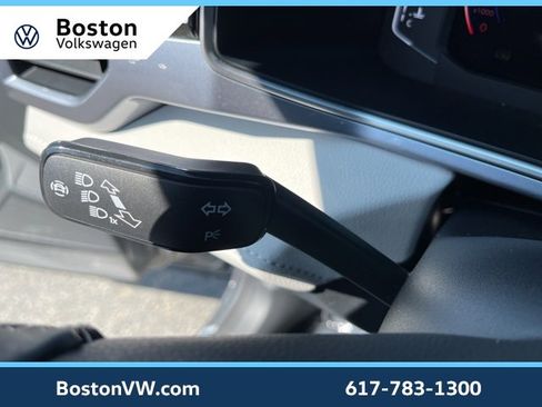 Used 2025 Volkswagen Taos SEL image 13