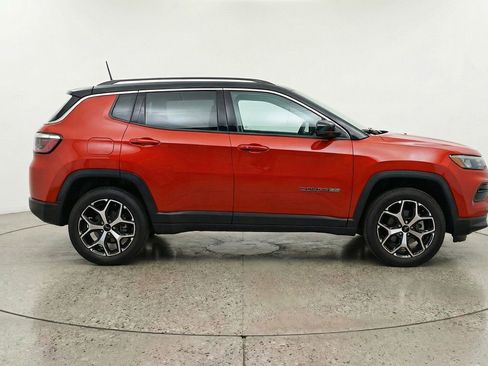 Used 2025 Jeep Compass Limited image 11