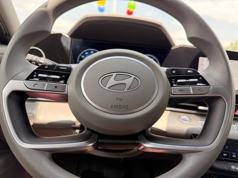 Used 2024 Hyundai Elantra SEL FWD image 14