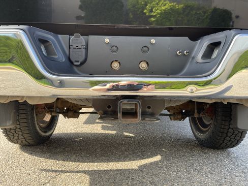 Used 2019 RAM 1500 Classic SLT w/ SLT Plus D←cor Group AWD/4WD image 24
