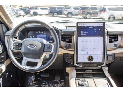 Used 2024 Ford Expedition Limited AWD/4WD image 25
