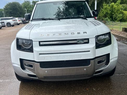 Used 2023 Land Rover Defender 110 SE AWD/4WD image 2