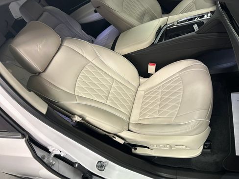 Used 2022 Buick Enclave Avenir FWD image 27