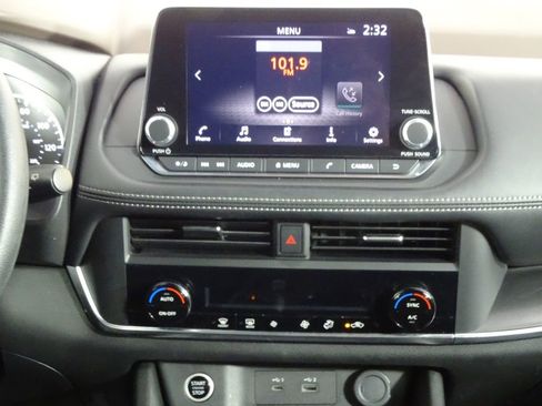 Used 2023 Nissan Rogue SV image 30