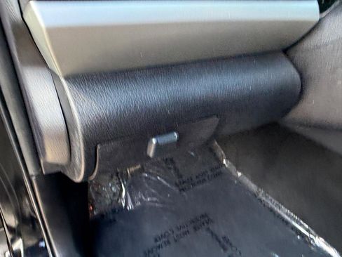 Used 2016 Toyota Camry SE w/ Moonroof Package FWD image 13