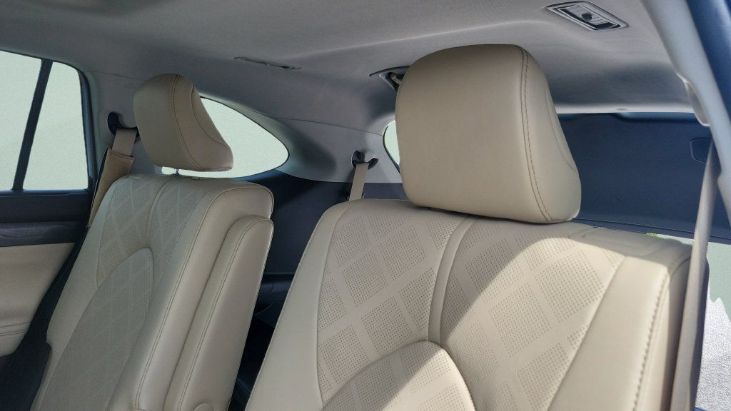 Certified 2022 Toyota Highlander Platinum AWD/4WD image 10