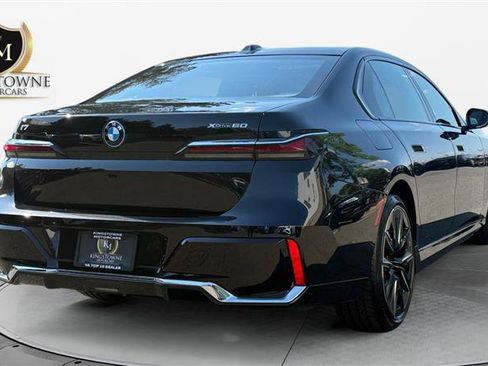 Used 2023 BMW i7 xDrive60 AWD/4WD image 5
