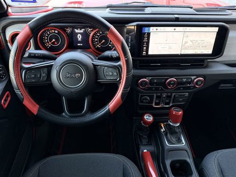 Used 2025 Jeep Gladiator Sport image 10