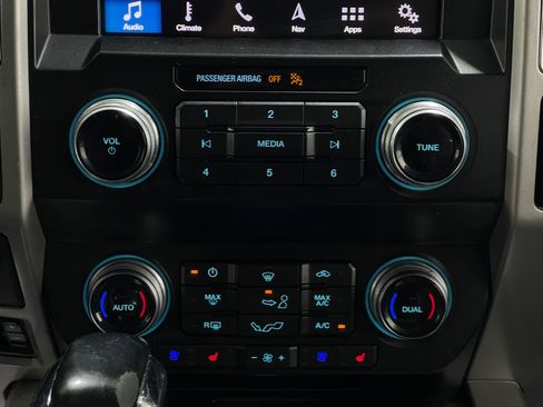 Used 2019 Ford F150 Lariat w/ Equipment Group 502A Luxury AWD/4WD image 24