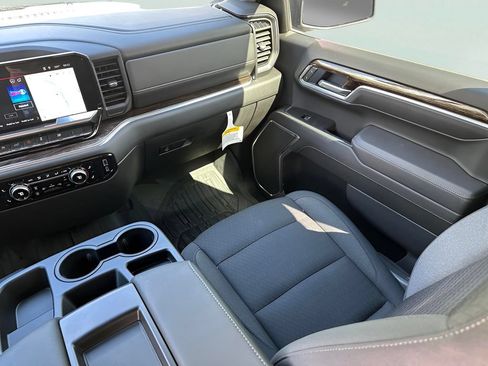 Used 2025 GMC Sierra 1500 Elevation RWD image 17