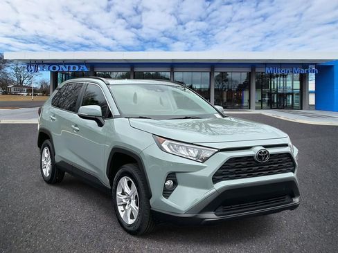 Used 2020 Toyota RAV4 XLE w/ Convenience Package image 1