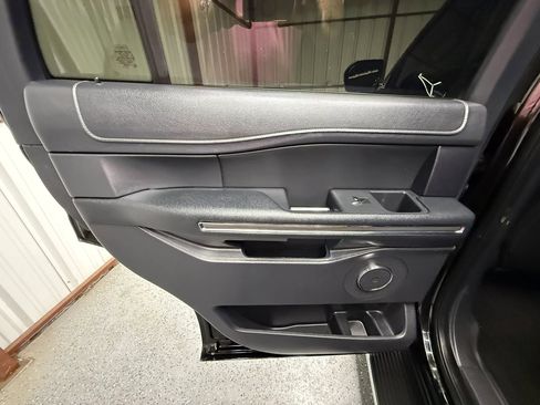 Used 2022 Ford Expedition XLT RWD image 9