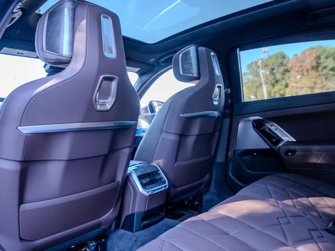 Used 2024 BMW i7 eDrive50 image 20