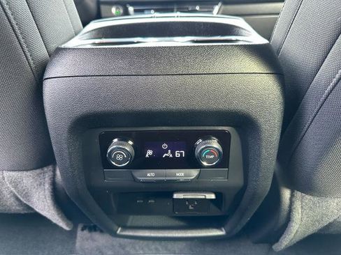 Used 2024 Chevrolet Traverse LT w/ Trailering Package AWD/4WD image 24
