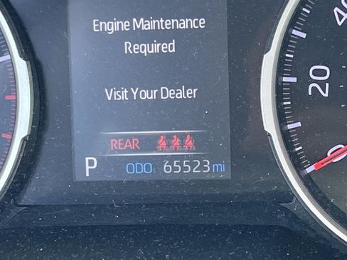 Used 2021 Toyota RAV4 XLE Premium FWD image 8