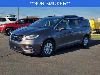 Used 2022 Chrysler Pacifica Touring-L video 2