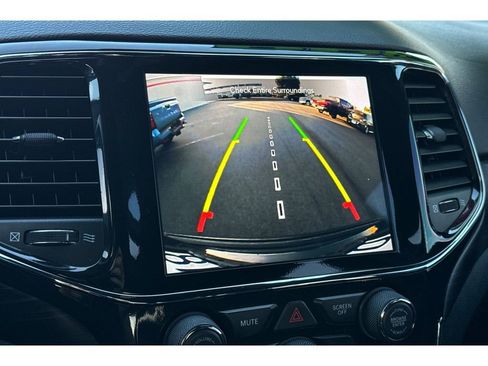 Used 2021 Jeep Grand Cherokee Laredo X image 22