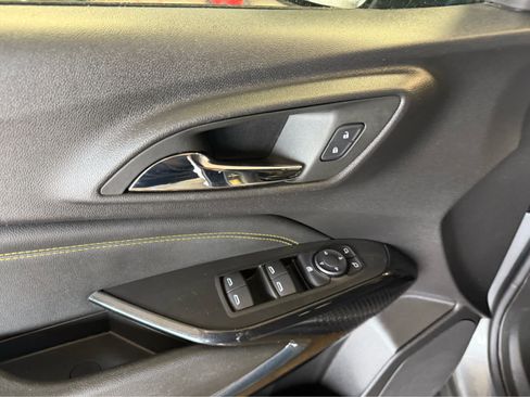 Used 2025 Chevrolet Trax LT FWD image 7