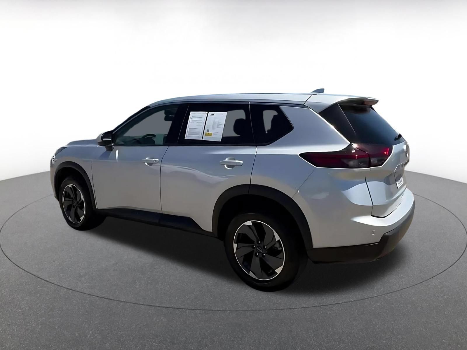 Used 2025 Nissan Rogue SV FWD image 9
