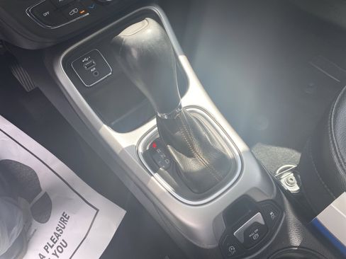 Used 2019 Jeep Compass Latitude FWD image 15
