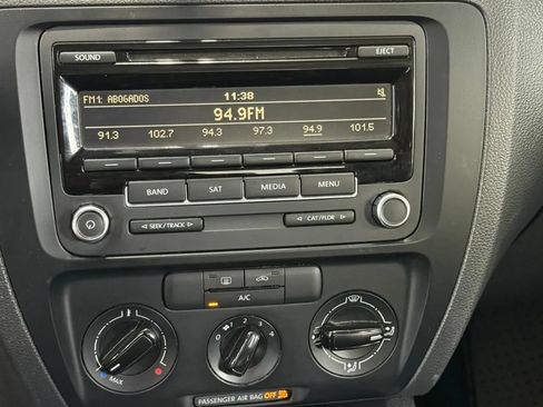 Used 2014 Volkswagen Jetta SE FWD image 24