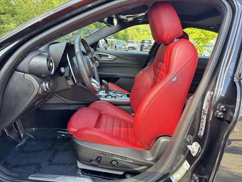 Used 2024 Alfa Romeo Giulia Veloce AWD/4WD image 18