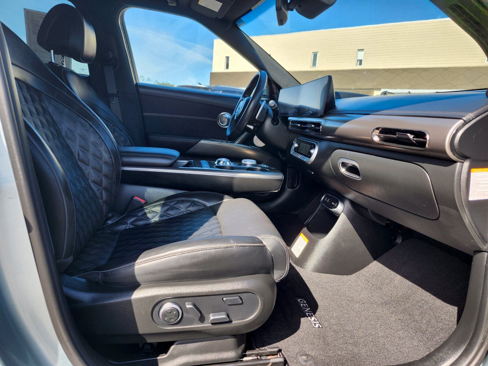 Used 2023 Genesis GV60 Performance AWD/4WD image 8