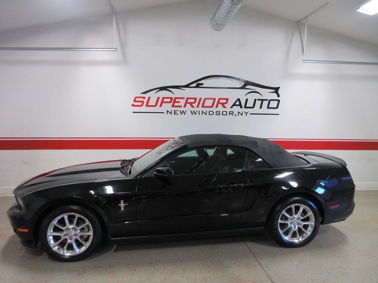 Used 2011 Ford Mustang Premium w/ 202A Rapid Spec Order Code RWD image 2