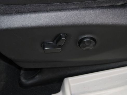 Used 2022 Chrysler Pacifica Touring-L FWD image 15