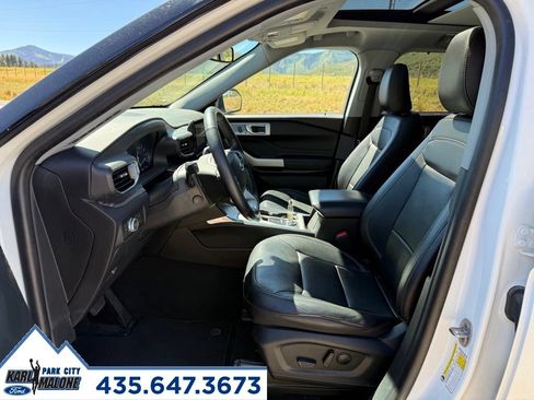 Used 2022 Ford Explorer Limited w/ Equipment Group 301A AWD/4WD image 13
