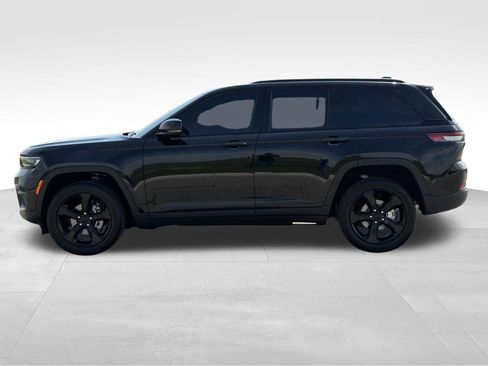 Used 2024 Jeep Grand Cherokee Altitude AWD/4WD image 29