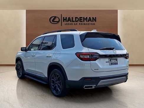Used 2023 Honda Pilot Elite image 4