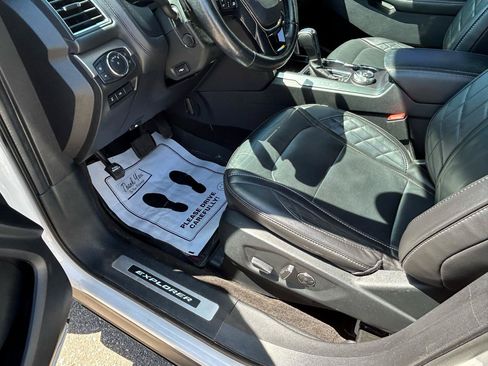 Used 2018 Ford Explorer Platinum AWD/4WD image 10