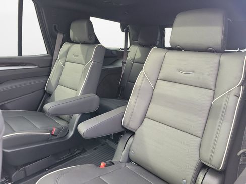 New 2026 Cadillac Escalade Luxury image 12