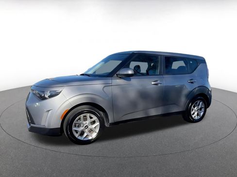 Used 2025 Kia Soul LX w/ LX Technology Package image 8