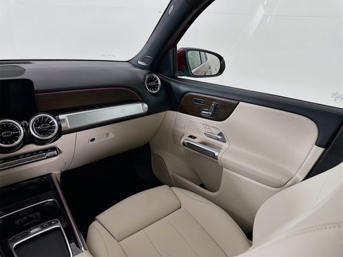 Certified 2025 Mercedes-Benz GLB 250 image 24