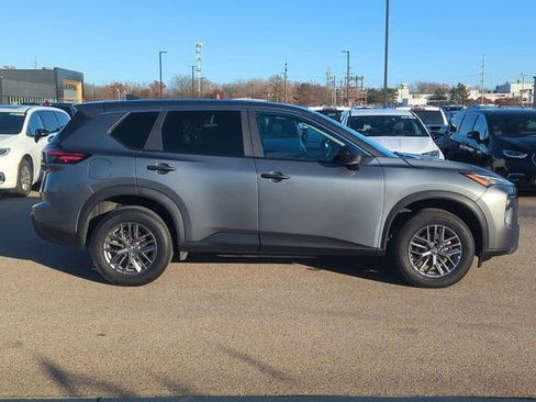 Used 2024 Nissan Rogue S image 2