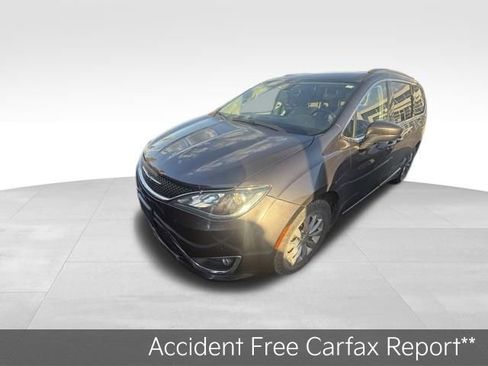 Used 2018 Chrysler Pacifica Touring-L FWD image 2