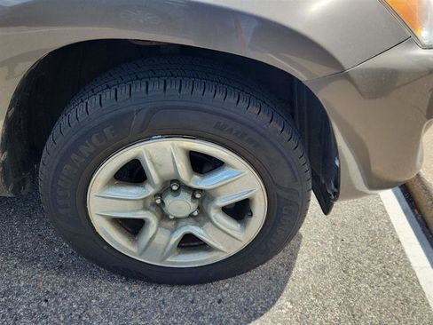 Used 2012 Toyota RAV4 4WD w/ Value Pkg image 2