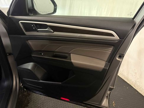 Certified 2022 Volkswagen Atlas SE image 28