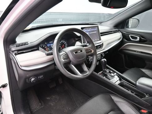 Used 2025 Jeep Compass Limited AWD/4WD image 16