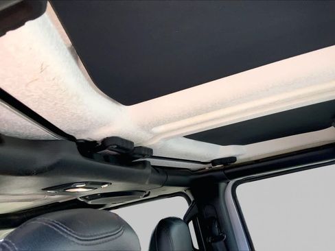 Used 2018 Jeep Wrangler Unlimited Rubicon AWD/4WD image 14