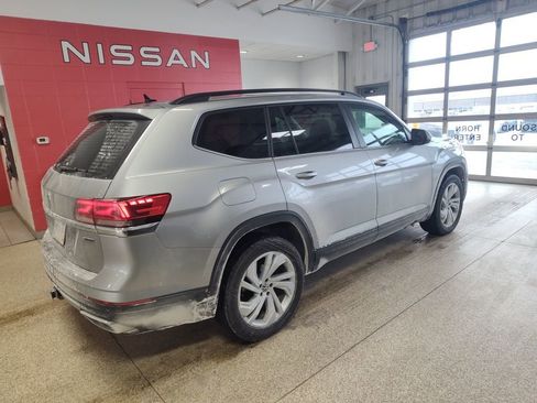 Certified 2021 Volkswagen Atlas SE image 3