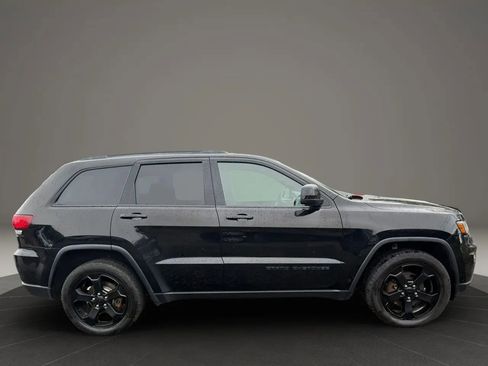 Used 2019 Jeep Grand Cherokee Laredo AWD/4WD image 4