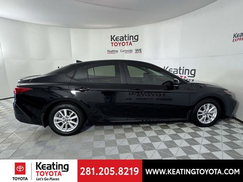 Certified 2025 Toyota Camry LE image 5