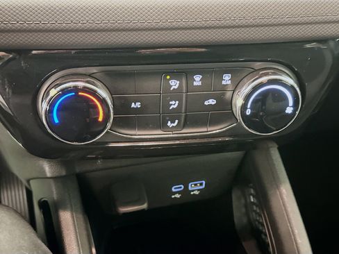 Used 2024 Chevrolet TrailBlazer LT AWD/4WD image 24