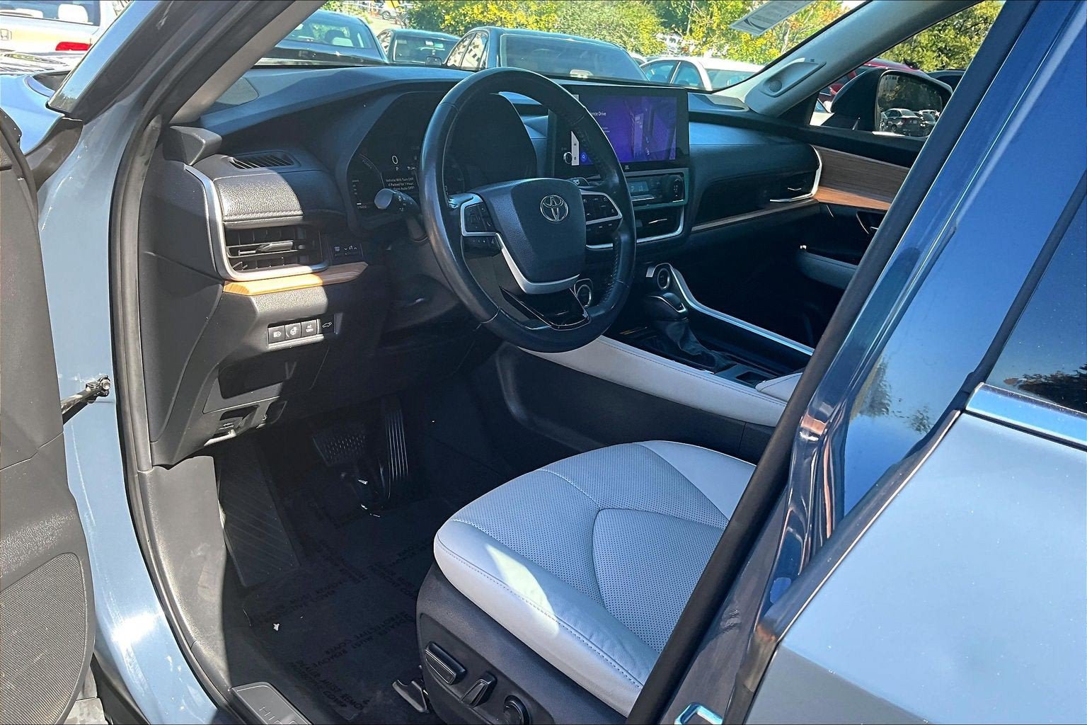 Used 2024 Toyota Grand Highlander AWD Hybrid image 13