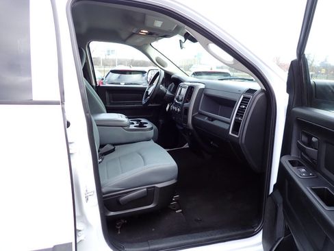 Used 2017 RAM 1500 ST w/ SXT Appearance Group image 9