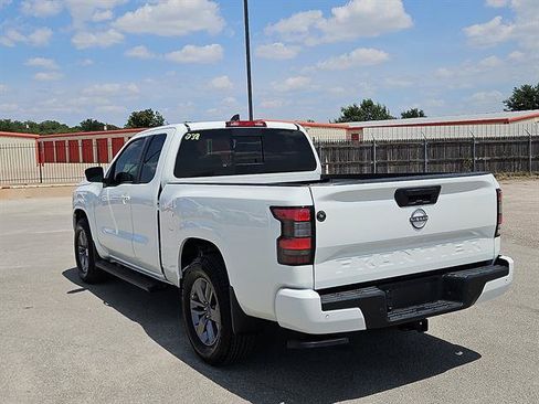 Used 2025 Nissan Frontier SV w/ SV Convenience Package RWD image 3