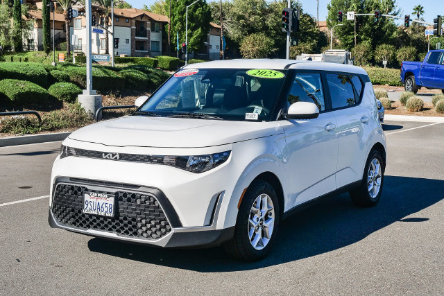 Used 2025 Kia Soul LX w/ LX Technology Package FWD image 4